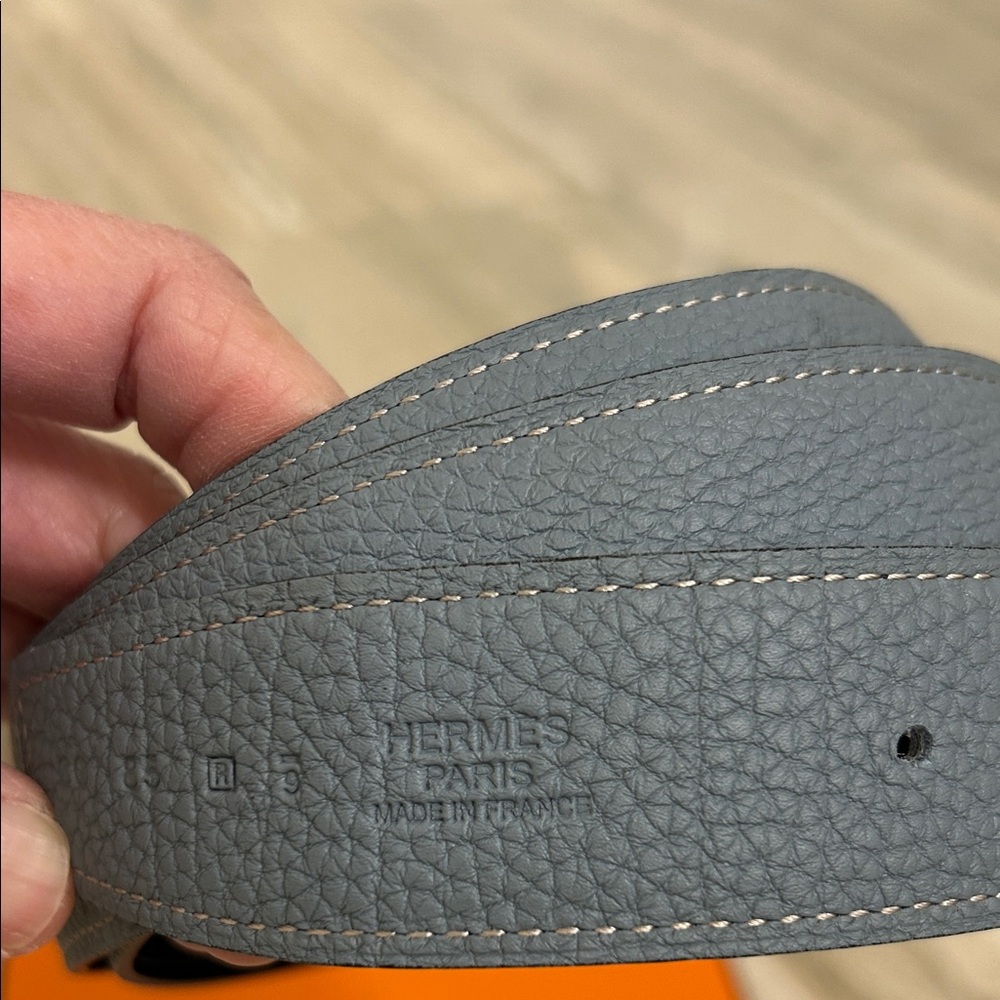Authentic Hermes unisex belt blue gray/navy Leather Reversible Belt (no buckle) - Picture 5 of 10